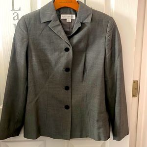 🛍️SOLD🛍️ ~ Petite Gray Blazer sz 0